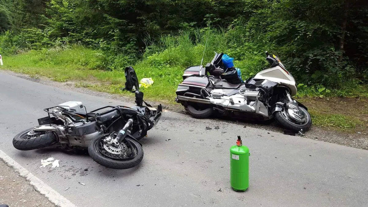 FOTO: V Radljah trčila motorista