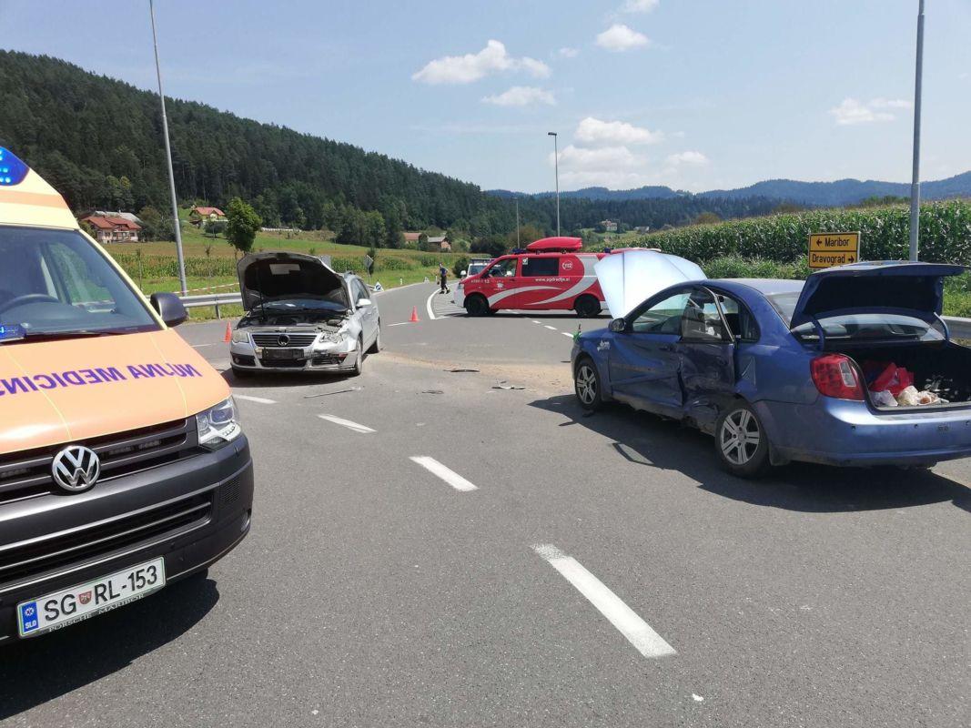 V prometni nesreči na radeljski obvoznici dve osebi poškodovani