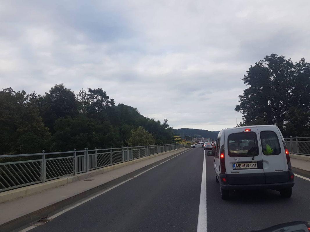 Prometna nesreča v križišču v Radljah