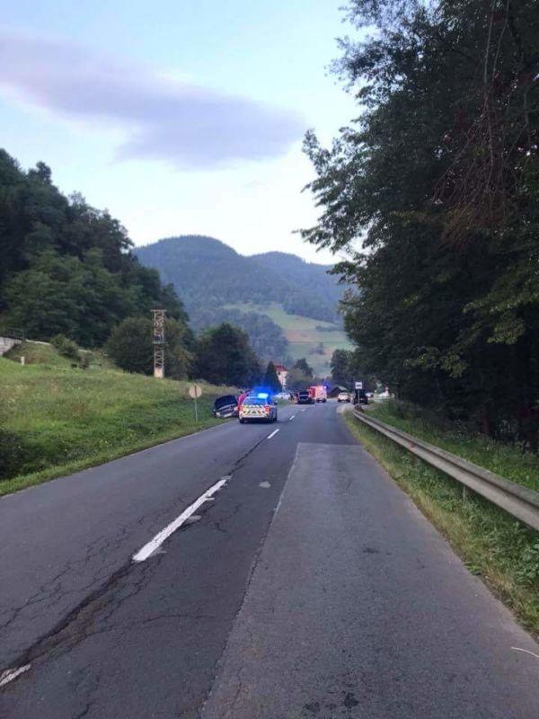 V Dobrijah trčili osebni vozili