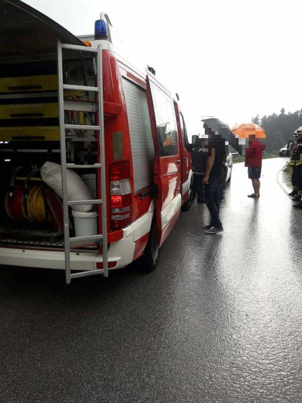 V petkovi nesreči se je huje poškodoval 17-letnik