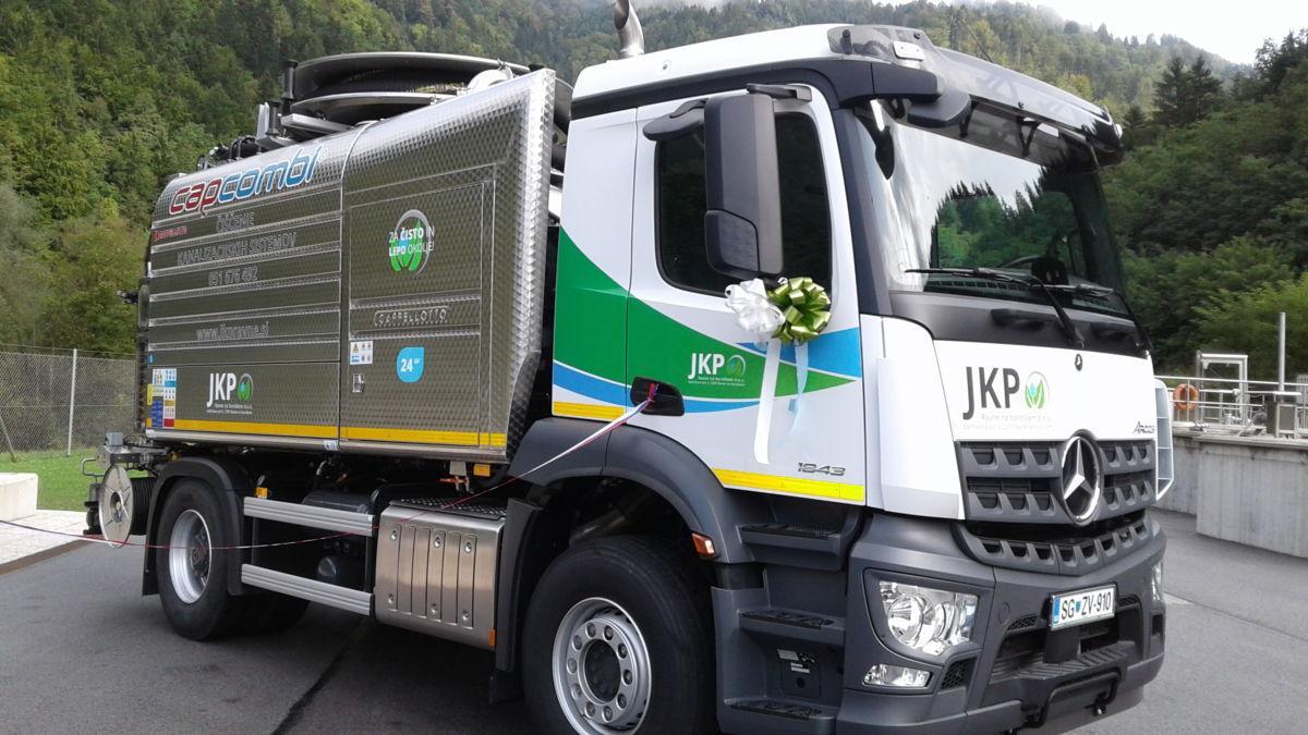 FOTO: Javno komunalno podjetje Ravne z novo cisterno