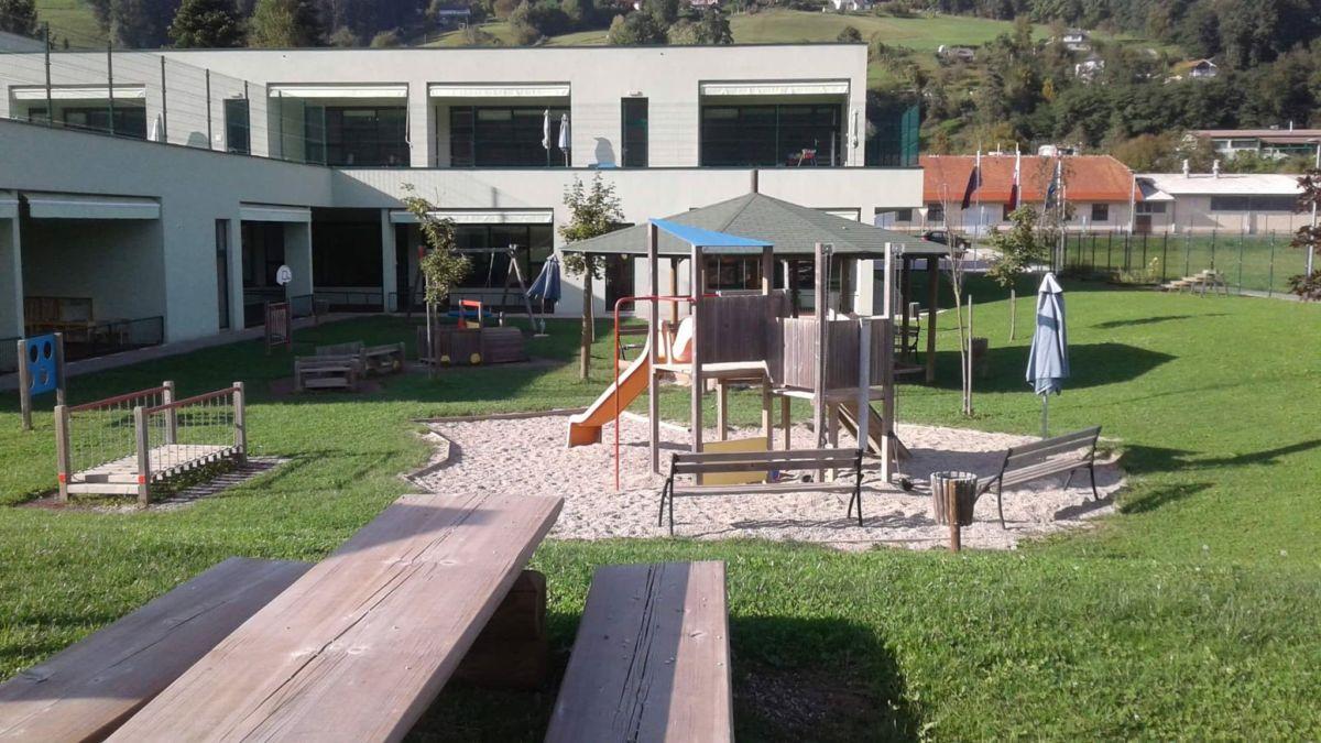 Več otrok, manj prostora v vrtcih. Kam z otrokom po koncu porodniške?