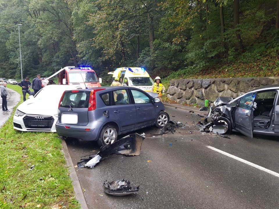 V sobotni nesreči štiri osebe huje poškodovane, trije lažje