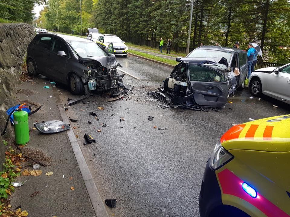 FOTO: Na Ravnah v prometni nesreči udeležena tri vozila