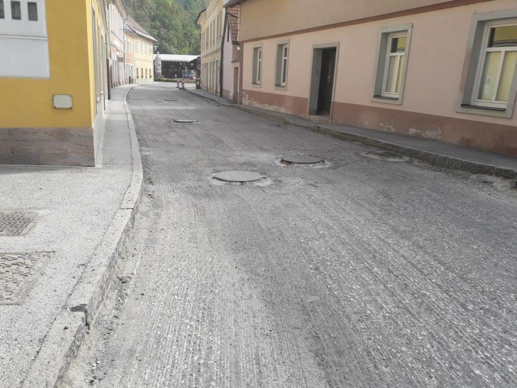 Mag. Romana Lesjak: 'Cesta skozi center Črne je strošek države'