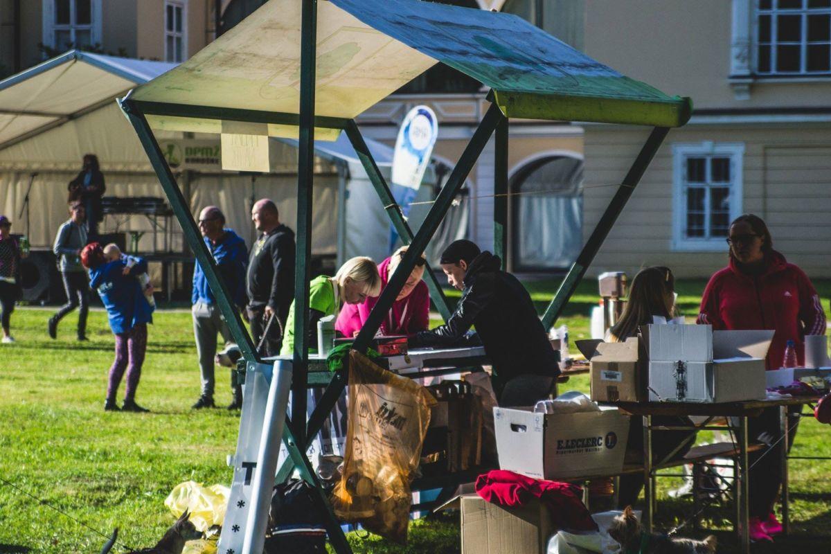 FOTO: Na Ravnah na Koroškem zbirali denar za zapuščene živali