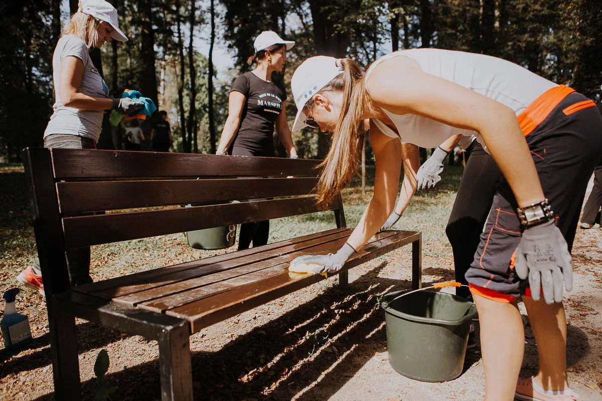 FOTO: Prostovoljci Skupine SIJ z različnimi aktivnostmi pripomogli k bolj urejeni, lepši in bolj povezani lokalni skupnosti