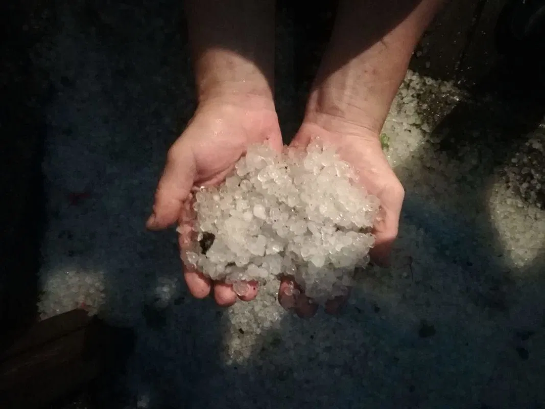 FOTO in VIDEO: Včeraj na Koroškem toča, močan veter, plazovi