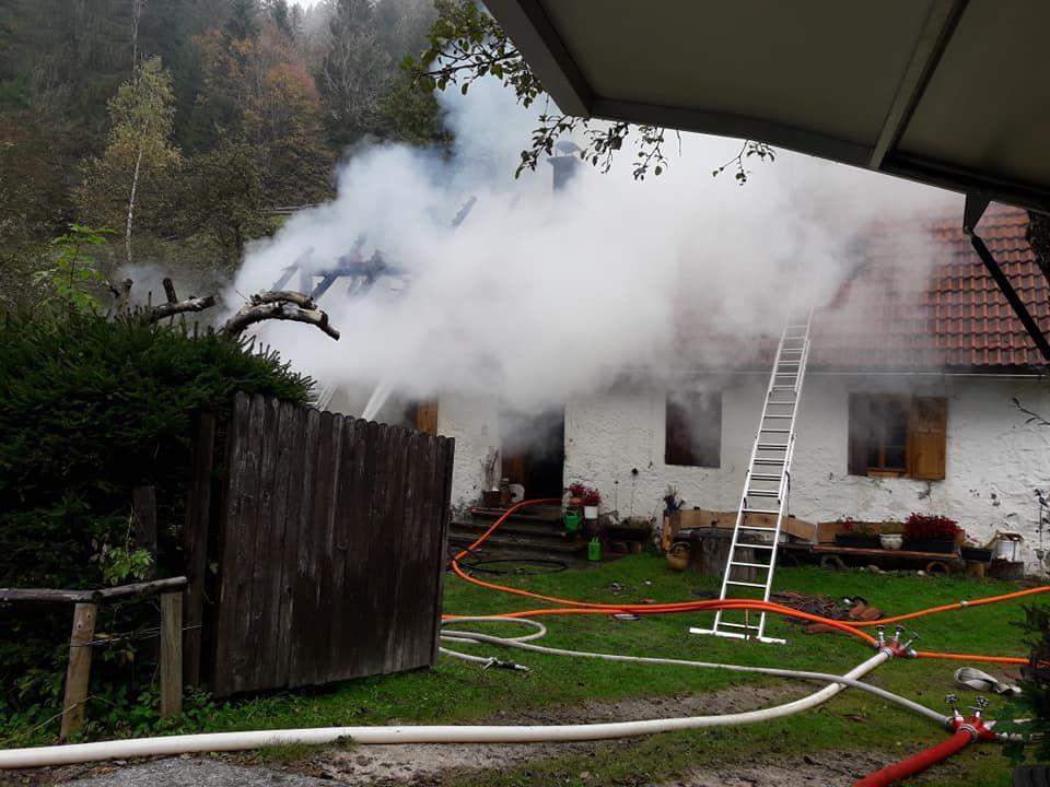 FOTO: V Mislinji v zagorela stanovanjska hiša