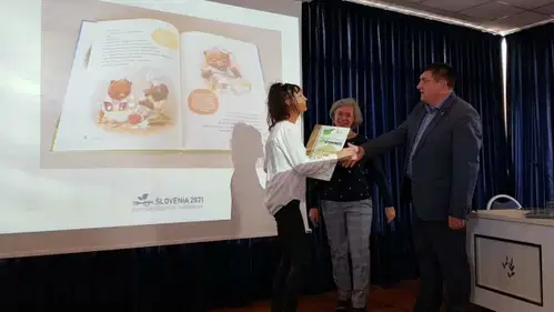 Slovenjgradčanka s slikanico prejela bronasto priznanje na Natečaju za izbiro kulinaričnih in gastronomskih spominkov v Alpski Sloveniji