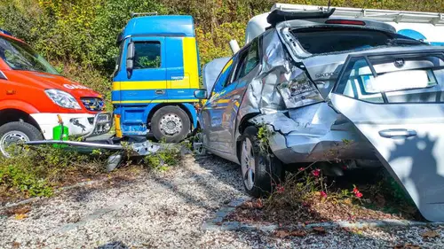 V Dravogradu trčila osebno in tovorno vozilo