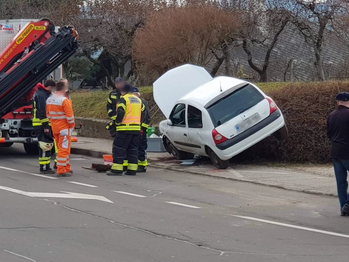 FOTO: V Slovenj Gradcu trčili osebni vozili