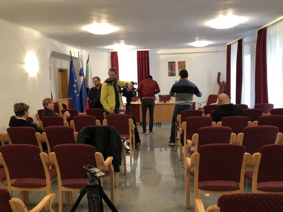 Župani desetih slovenskih občin s skupnimi močmi in podporo občanov v boj proti napovedanemu zaprtju poslovalnic NLB