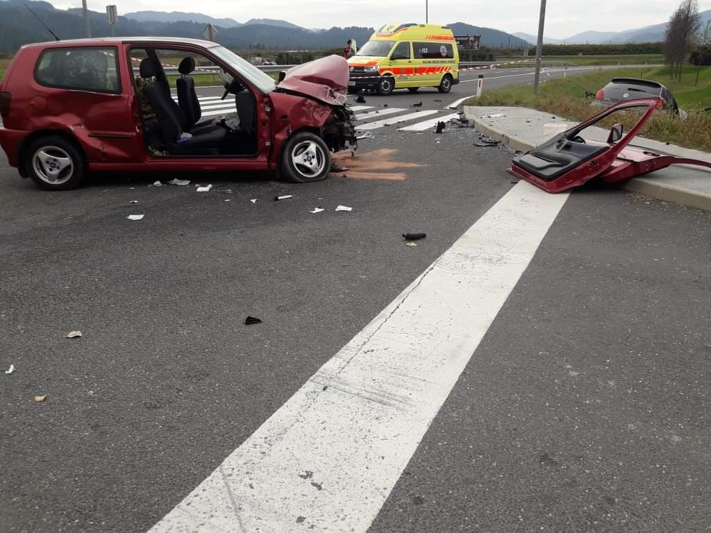 V prometni nesreči na radeljski obvoznici poškodovane štiri osebe