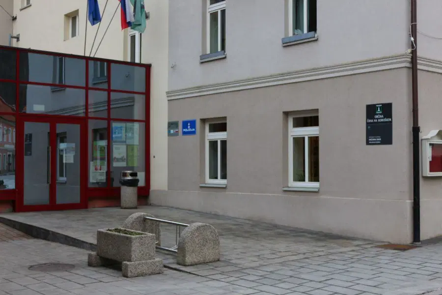 Računsko sodišče za izboljšanje poslovanja podalo priporočila občini Črna, ta izpostavlja kadrovske težave