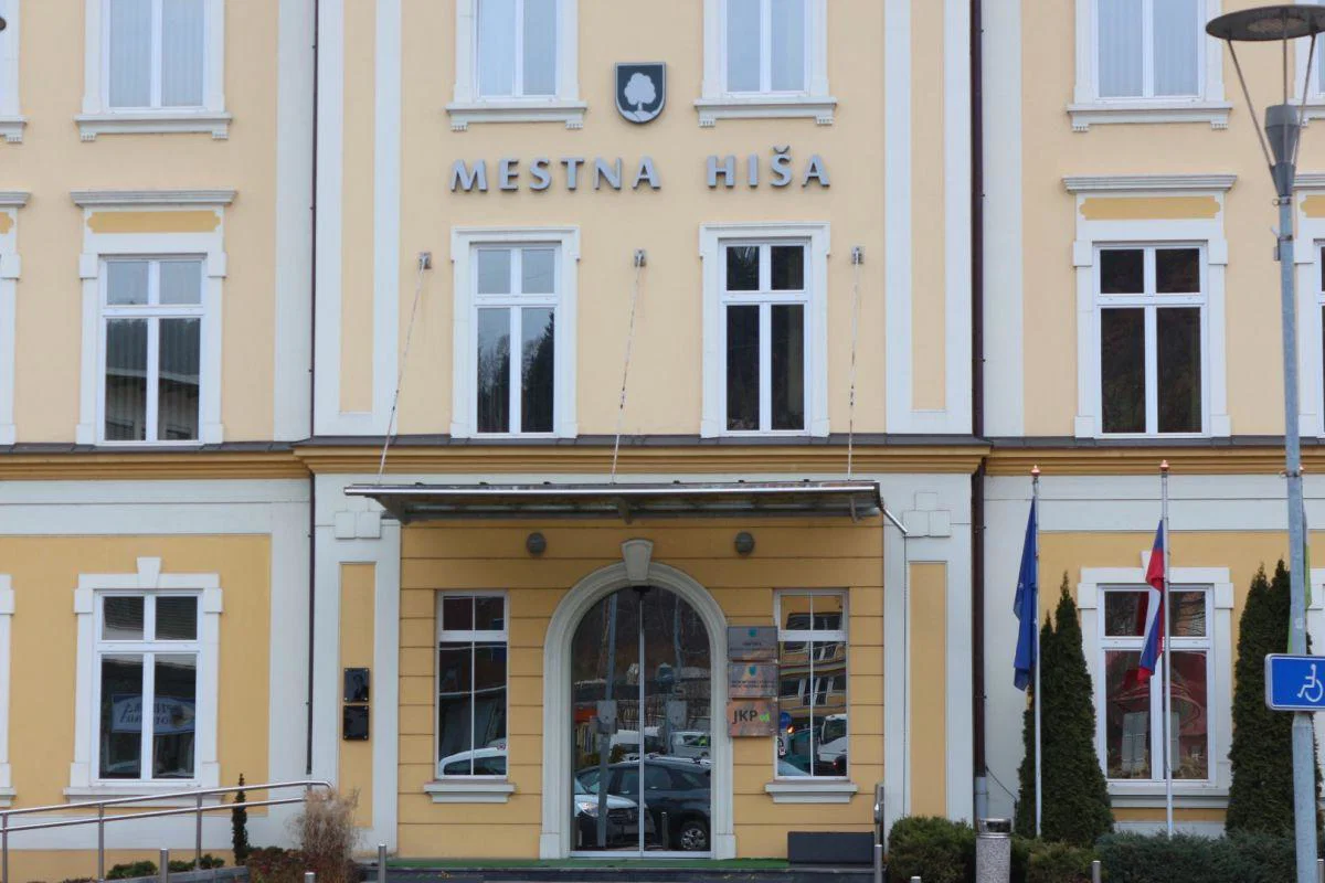 Občina Ravne po uspehu za poslovno cono računa tudi na podporo za nov proizvodni inkubator