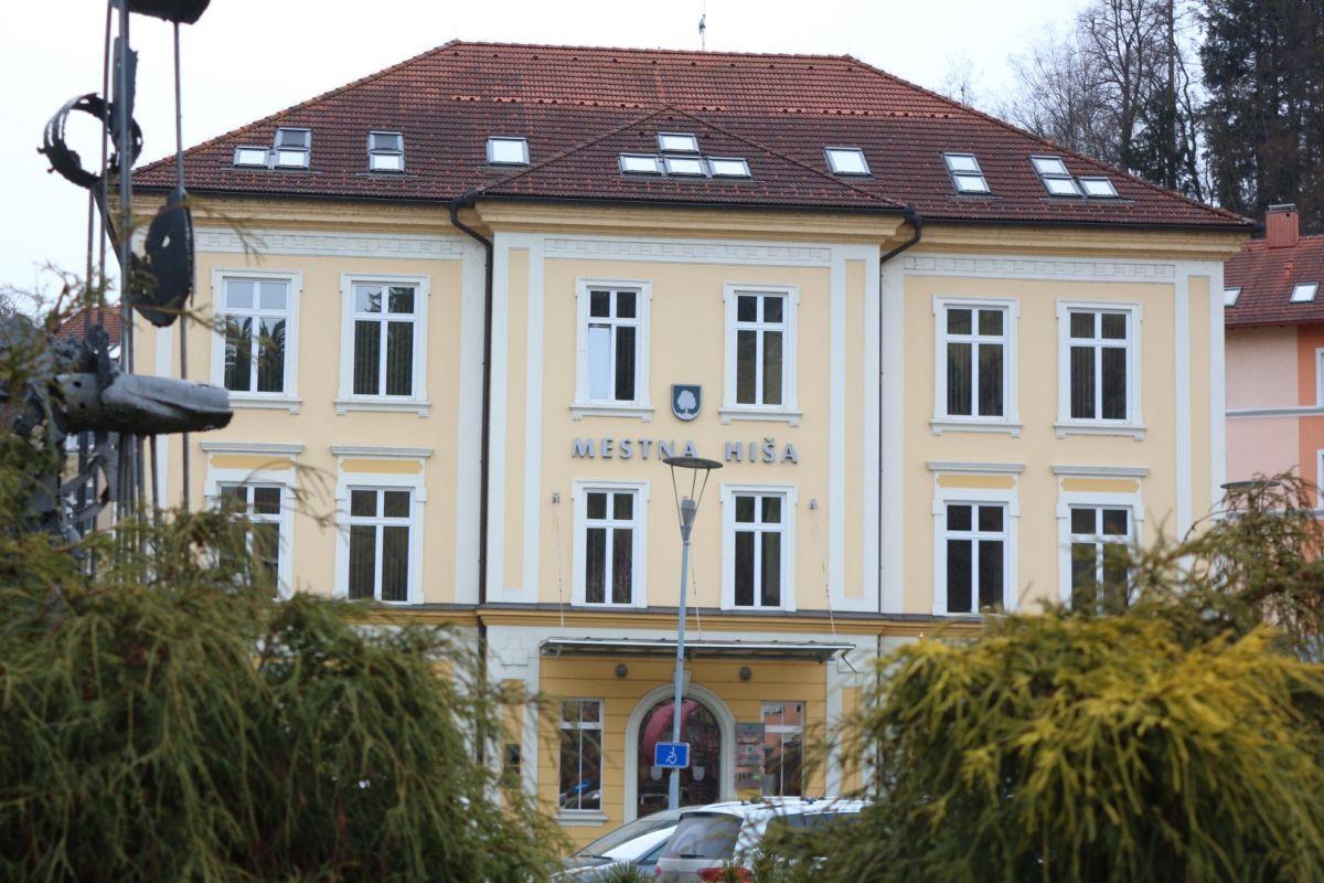 Na Ravnah bodo v prostorih nekdanjega vrtca Marjetka uredili bivalne enote