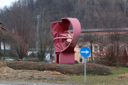 V nedeljo na Ravnah polovična zapora ceste. Pričakujejo zastoje