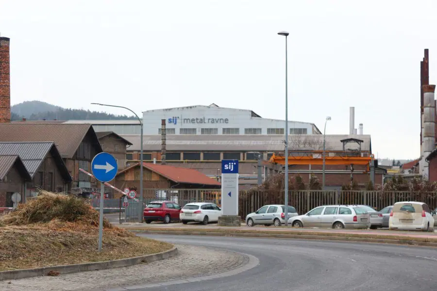 Vlada: Izplačila dividend in nagrad v Siju v nasprotju z namenom zakona o pomoči gospodarstvu