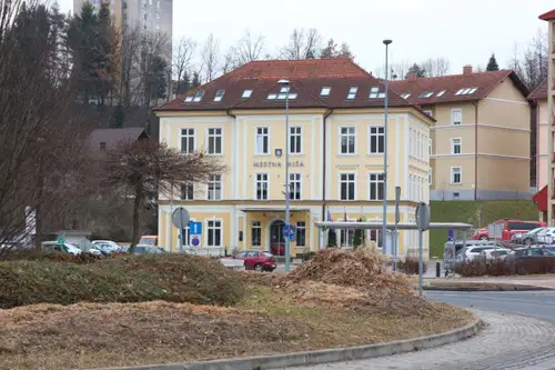 V centru Raven zaradi prenove krožišča zaprta odcepa