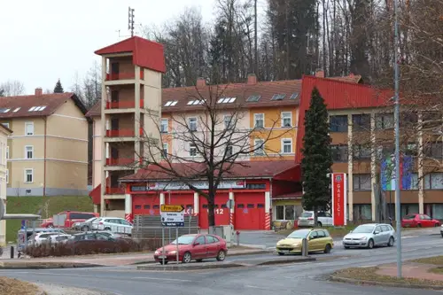 Na Ravnah iz jeklenke uhajal plin, posredoval Koroški gasilski zavod