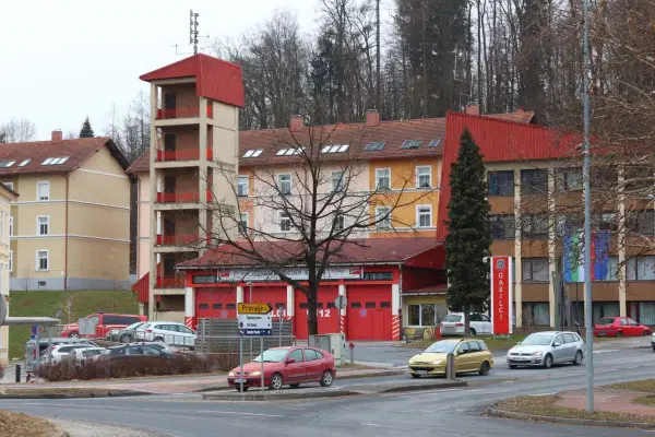 Na Ravnah iz jeklenke uhajal plin, posredoval Koroški gasilski zavod