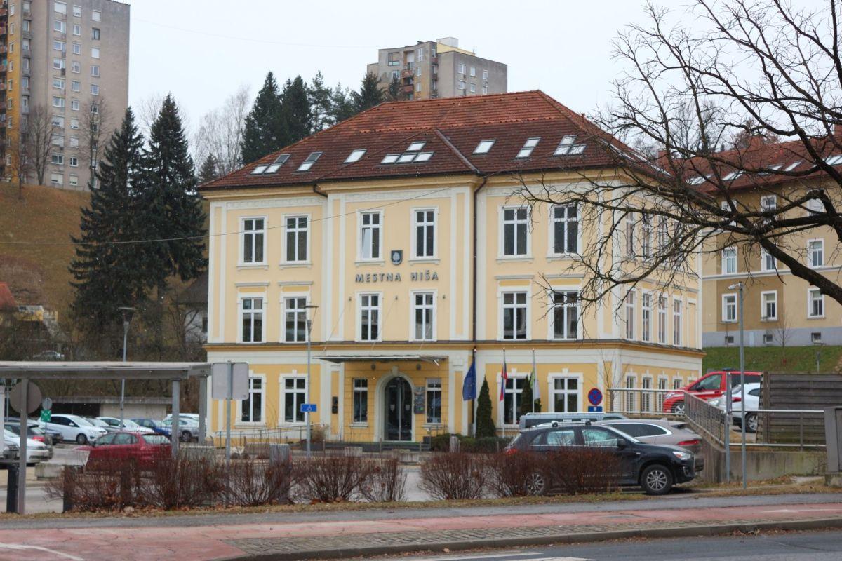 Na Ravnah na Koroškem bodo zgradili pokrito tribuno s 500 sedeži