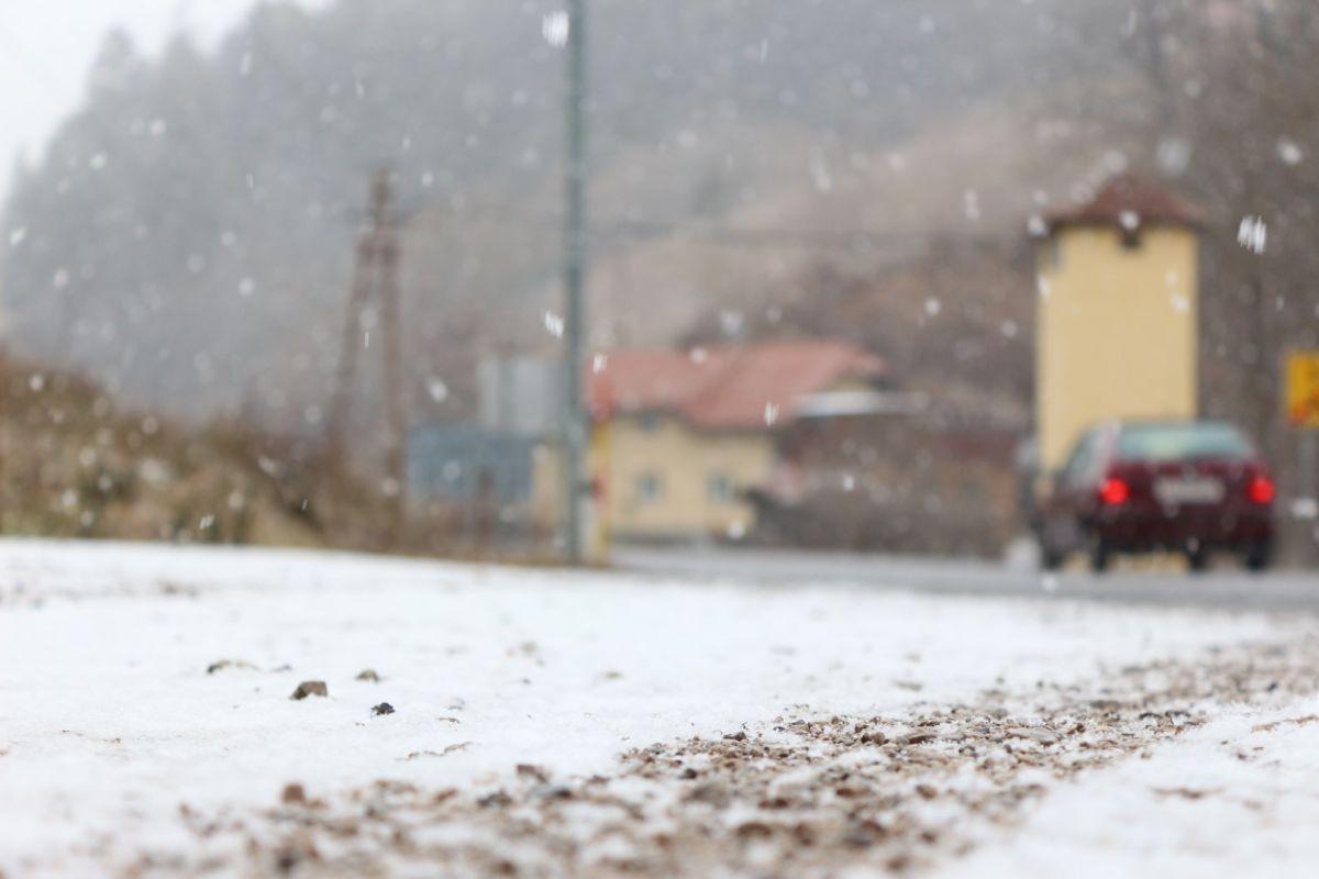 Snežne plohe bodo v sredo pogostejše
