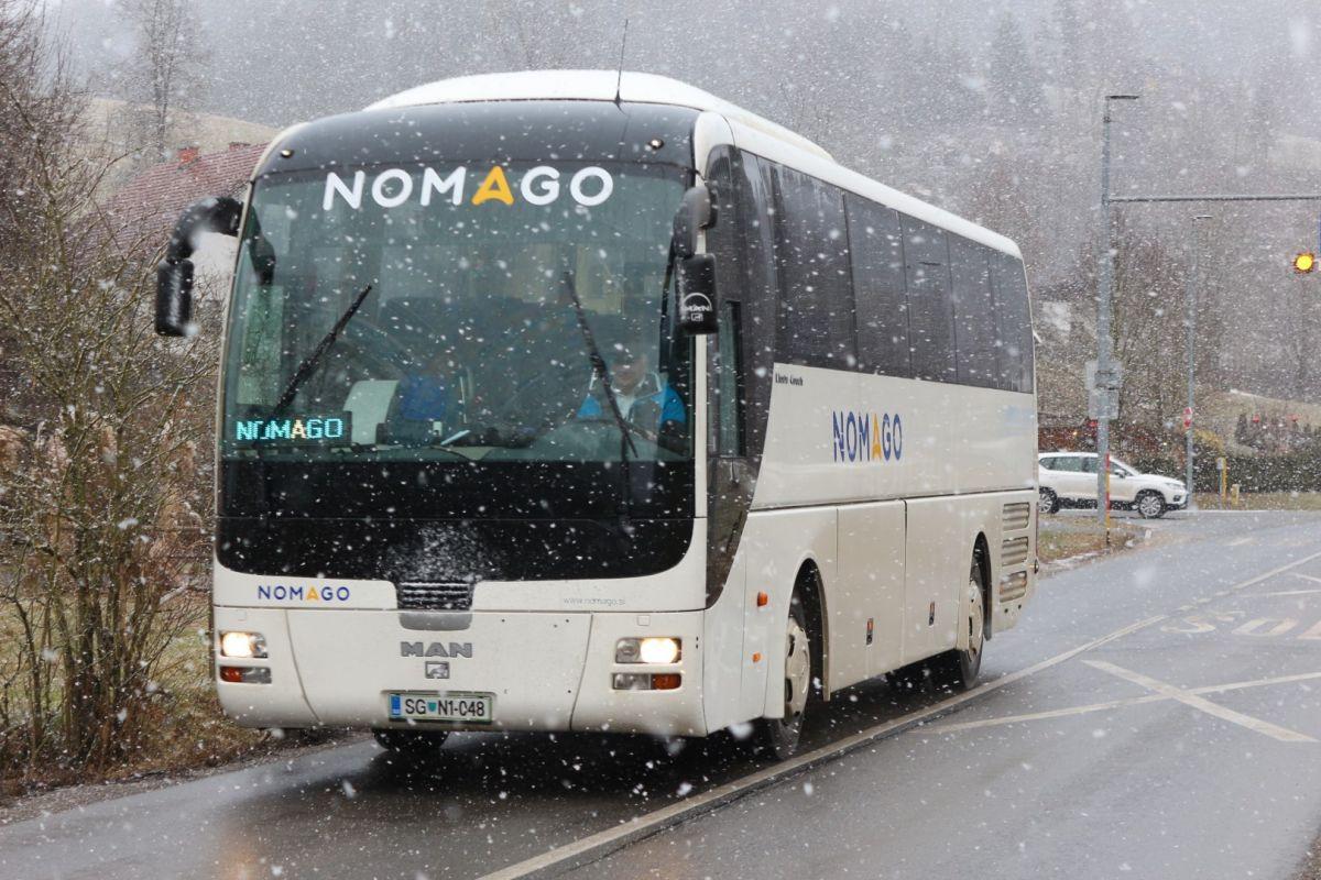 Sprejeti novi ukrepi za zajezitev epidemije, med drugim ukinitev javnega prevoza in nadzori