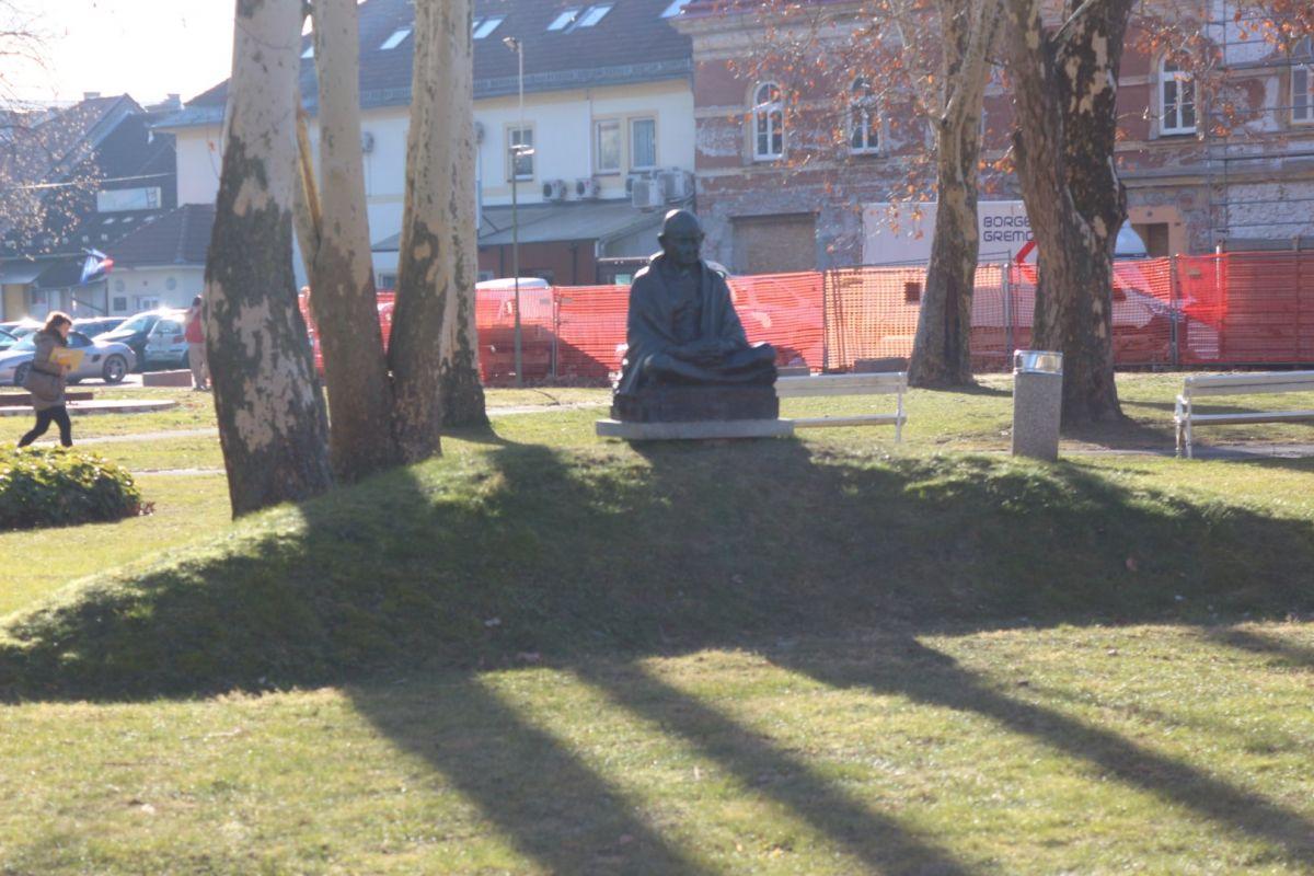 Gimnazijci bodo predstavili knjigo Mladi o miru na slovesnosti v Slovenj Gradcu