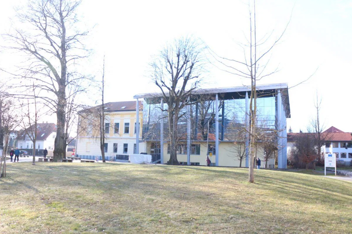 Zavod za šolstvo podelil Kumerdejeve nagrade. Med prejemniki tudi slovenjgraška gimnazija