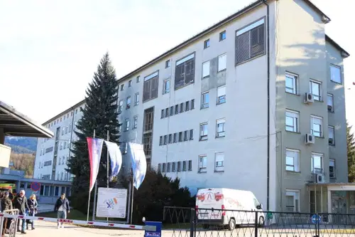 V Splošni bolnišnici Slovenj Gradec še dodatno omejili obiske