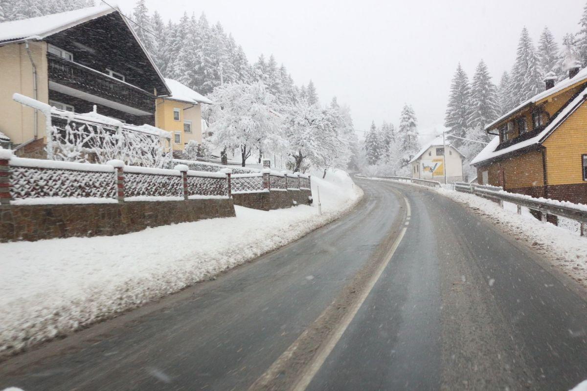 Pooblačilo se bo, v petek sneg do nižin