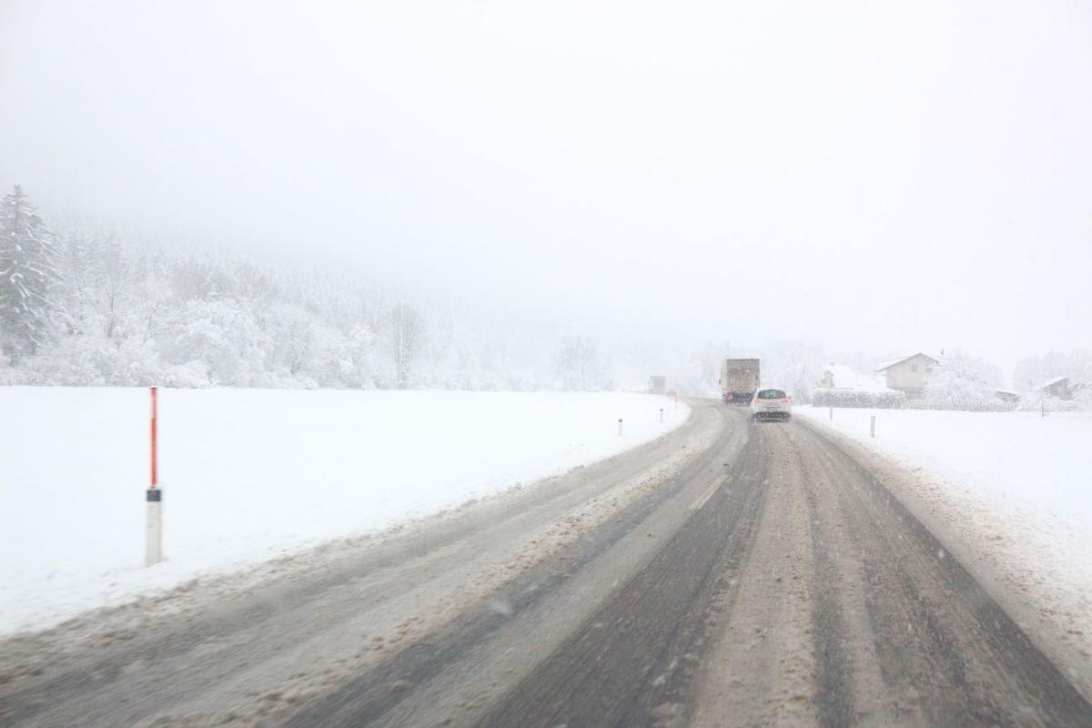 Po pustnem torku bomo deležni ohladitve, neviht, dežja in snega. Kje ga bo zapadlo največ?