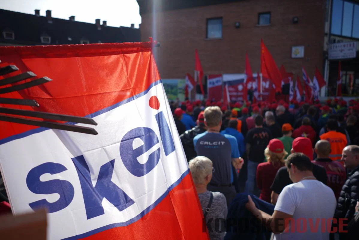 Vlada ocenila, da bi začasno zadržanje prepovedi shodov povzročilo težko popravljive posledice za javno zdravje