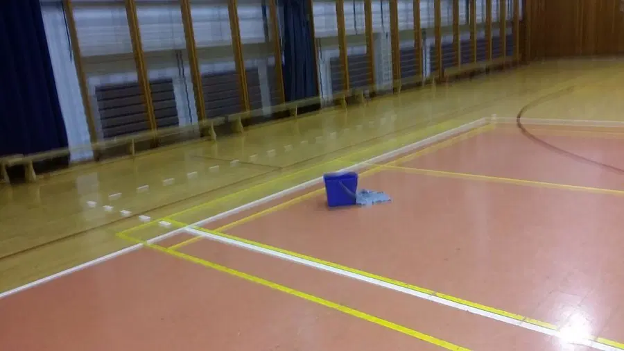 Zaskrbljujoče razmere v Ravenski telovadnici
