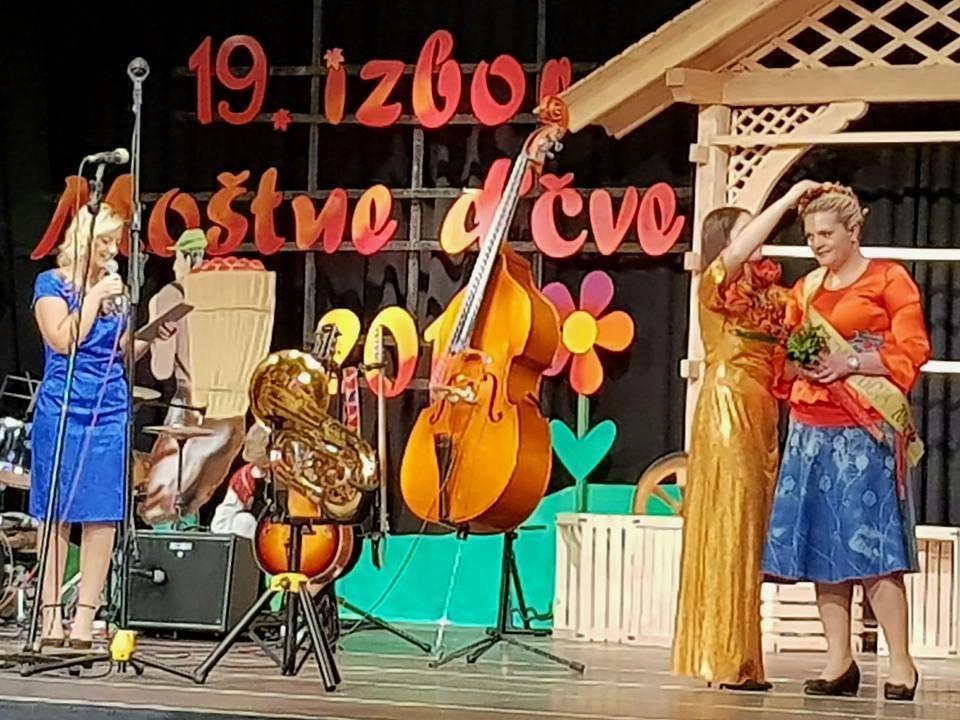 Moštne d'čve pred in o 20. jubilejni Moštni gavdi Sadjarskega društva Mežiške doline