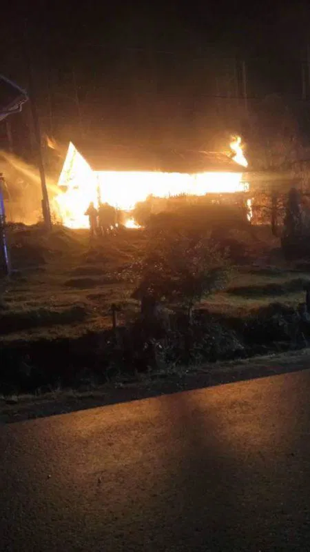 FOTO in VIDEO: V Koprivni se gasilci borijo z ognjenimi zublji