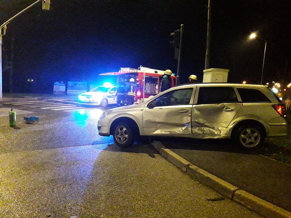 FOTO: Trije poškodovani v trčenju v Slovenj Gradcu