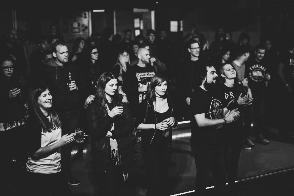 VIDEO in FOTO: Prvi metalski koncert v Kompleksu je pod streho