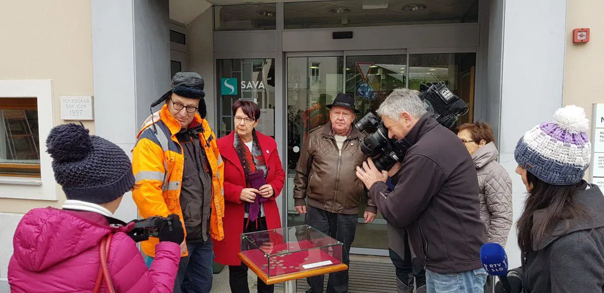 VIDEO in FOTO: V Črni izvedli še zadnji protestni shod proti zaprtju banke