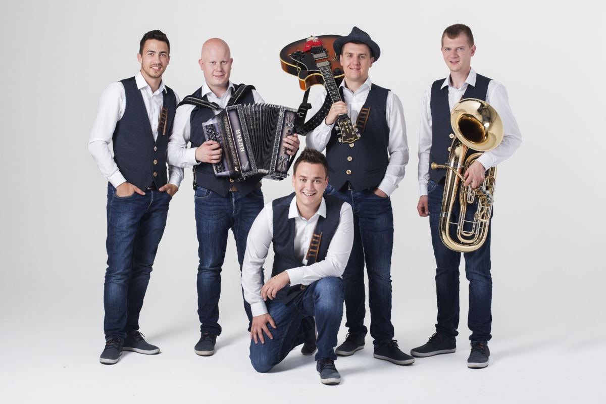 Ansambel Lojtrca z novo polko - Ko ti boš mama