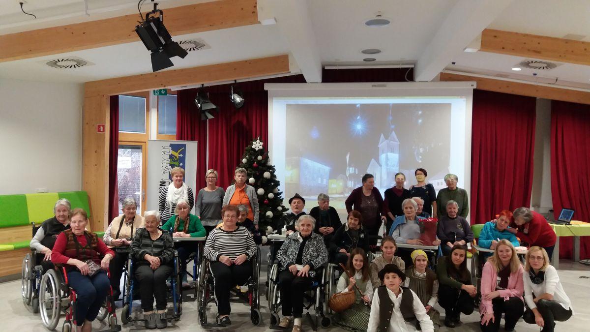 FOTO: Črnjanski praznični obisk Doma starejših na Fari