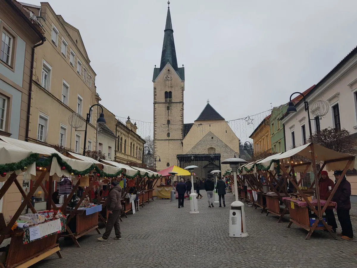 V Slovenj Gradcu poteka Božični sejem s pestrim spremljevalnim programom
