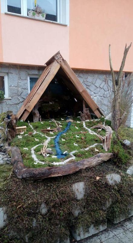 V Črni na ogled ročno izdelane jaslice Simona Repanška