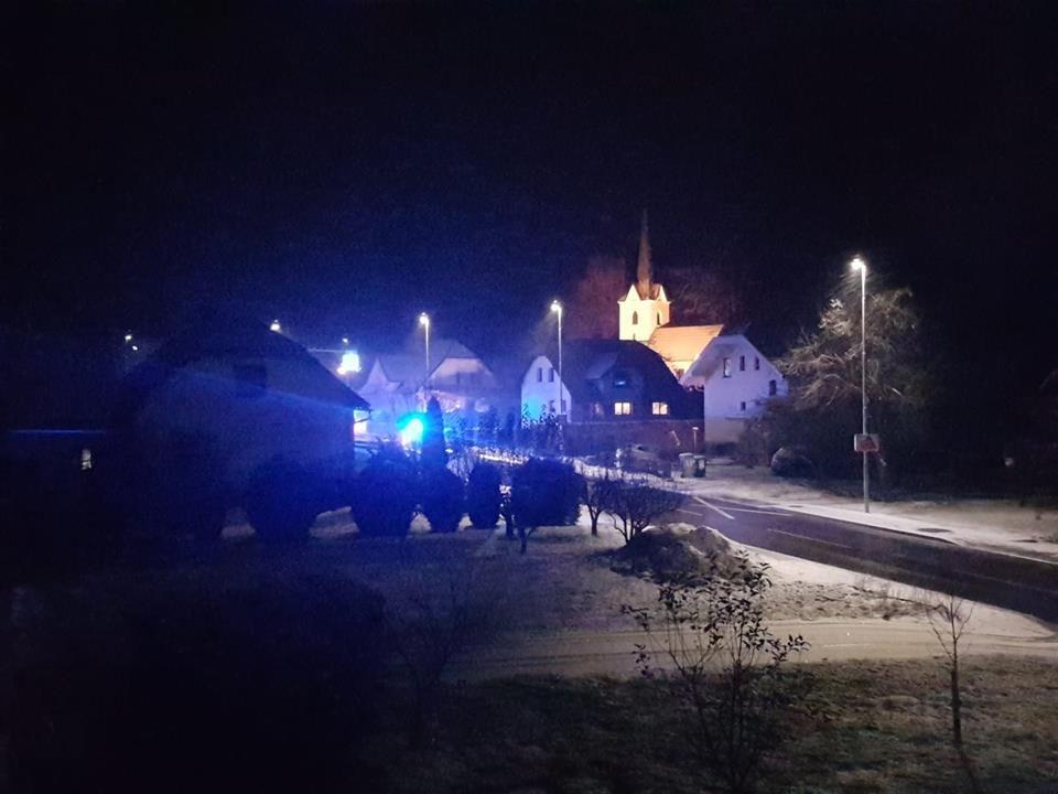 FOTO in VIDEO: Na Legnu voznik z osebnim vozilom trčil v pešca