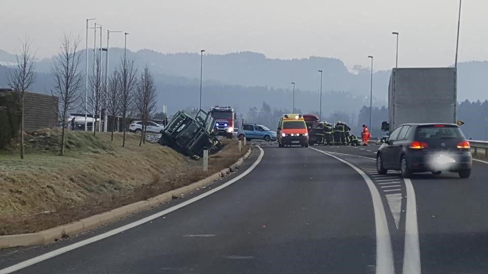FOTO: Prometna nesreča na radeljski obvoznici