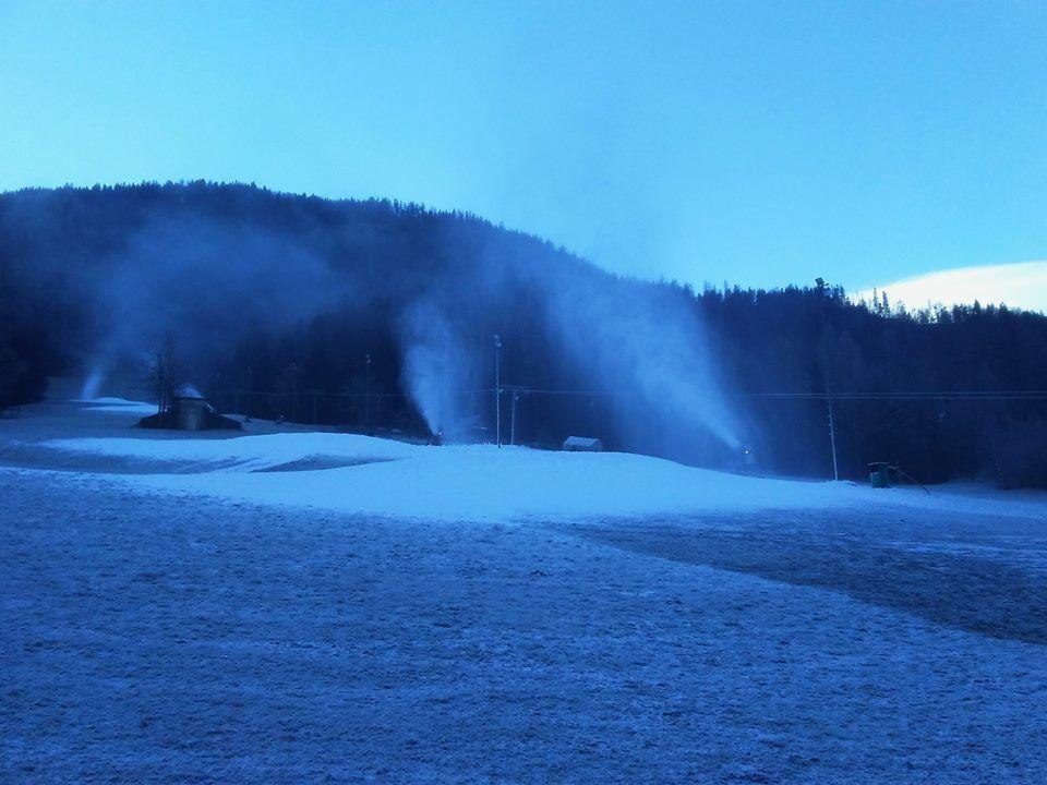 V Črni na Koroškem zagnali snežne topove