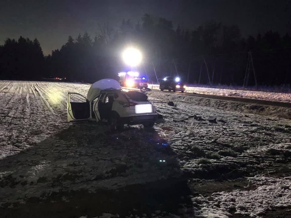 FOTO: V nesreči ena oseba huje poškodovana